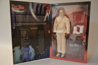 null DR NO

Important lot de figurines éditées par Gilbert comprenant Dr No's dragon...