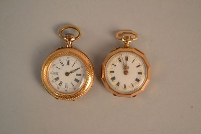 null 2 montres de col en or :

-	une montre de col en or guilloché, cadran blanc...