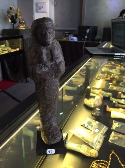 EGYPTE Chaouabti.Bois sculpté enduit de bitume.Nouvel Empire.Egypte.H:16 cm. Prov:Collection...