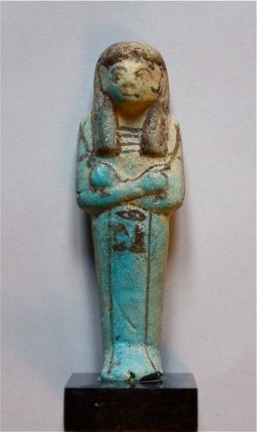 EGYPTE Chaouabti d'un anonyme (l'inscription n'étant pas terminée).Fritte turquoise...