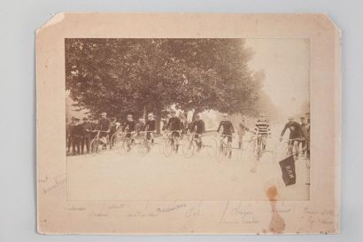 Vers 1889. Tricycle. Photo originale d'une...