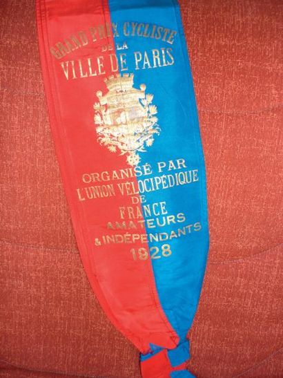 null Piste. 1928. GP de Paris. Echarpe de vainqueur du Grand Prix de Paris de vitesse...