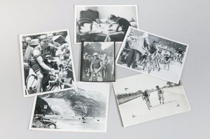 null Route. Tour de Suisse, 1936-37. Dix superbes photos de presse originale où l'on...