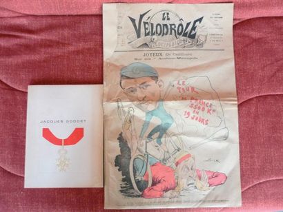 null 1895. Tour de France. Deux pièces: a) numéro 73 du «Vélodrôle» de 1895 avec...