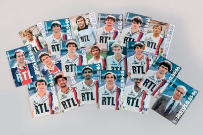 null PSG, saisons 1982-83 et 1985-86. 19 cartes-photos couleur des joueurs majeurs...