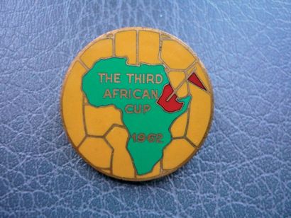 null 1962. CAN. Coupe d'Afrique des Nations. Badge en métal émaillé «Third African...