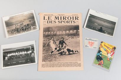 null Football. 6 pièces: a) 3 photos de presse, présentation de l'équipe d'Uruguay...
