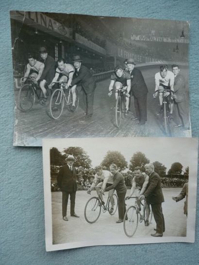 null 1926. Cyclisme. Michard-Schilles. Deux superbes photos originales montrant un...