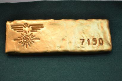 null GOLDFINGER Lingot d'or siglE de la croix nazie REplique en plâtre
