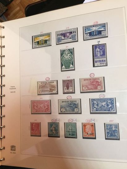 null ALBUM DE TIMBRES 1849-1947
Majorité timbres neufs, classiques oblitérés Quelques...