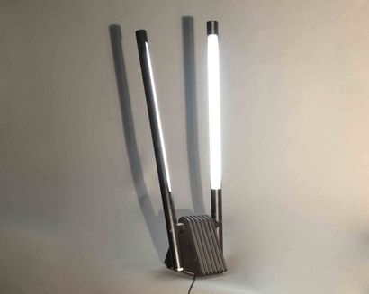 RODOLFO BONETTO Lampe Flu Lampe de table formée de deux néons mobiles 90 x 24 cm