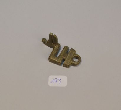 null Clé à translation en bronze
Période gallo romaine 4. 5 cm