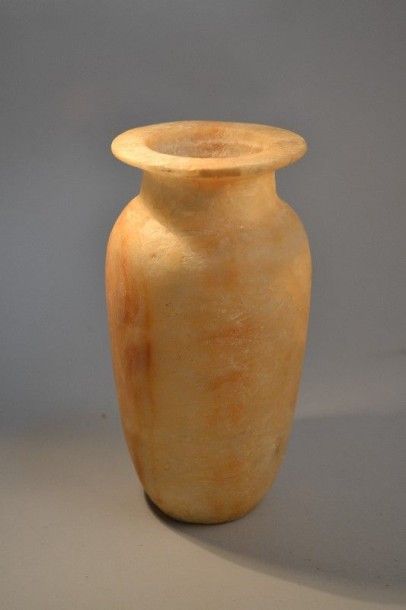 Vase balustre en albâtre, Egypte
16,3 cm
Très...