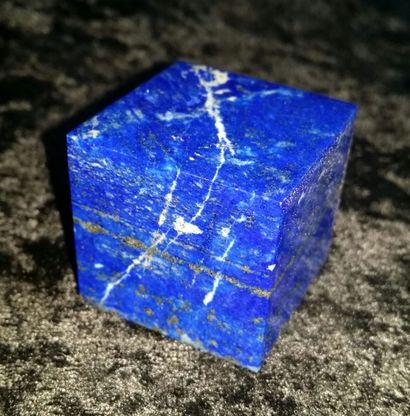 null Cube. Lapîs lazuli. 3cm.
