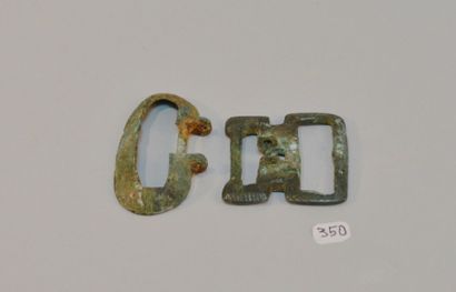 null Deux boucles en bronze. Epoque romaine ou médiévale