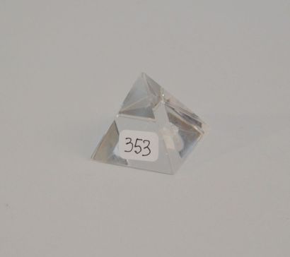 null Pyramide de cristal.
H:4 cm