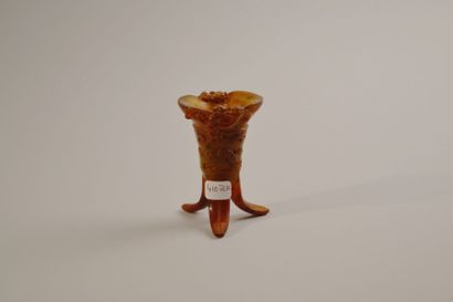 null Coupe Libatoire en corne sculptée
Chine
H 8 cm
Provenance: Collection particulière,...