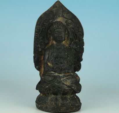 null Bouddha en majesté.
Bronze. H:12cm. Chine. XIXès.

E541