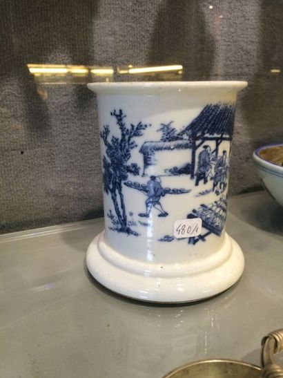 null Porte pinceaux Bitong. Porcelaine blanc bleu. Chine. H:12cm