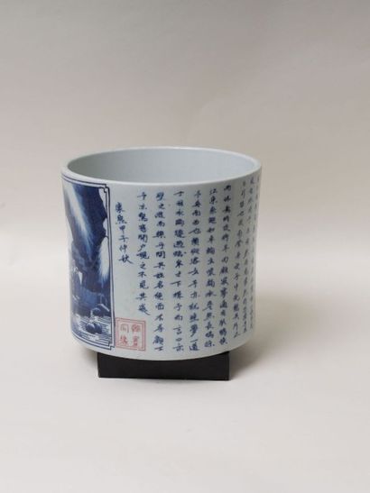 null Bitong en porcelaine blanc bleu avec décor et poème. XVII-XIXès. Chine.
D:1...
