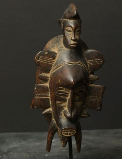 null Masque . Bois sculpté.
Sénoufo. Côte d'Ivoire.
H:29cm