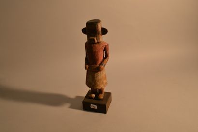 null Kachina. Bois sculpté et polychromie.
Style Hopi.
USA.
H: 21 cm.