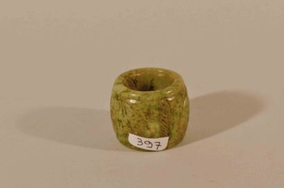 null Galet de jade néphrite.
L: 13cm.