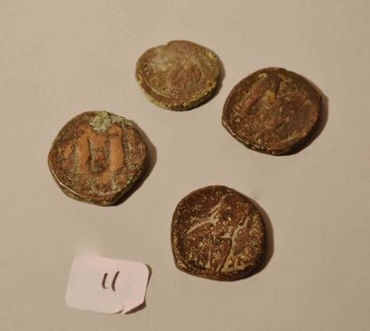 null Quatre monnaies.
Bronze.
Epoque romaine.