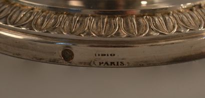 ODIOT, XIX° siècle 

Théière balustre en argent uni ornée de frises de feuilles d’eau,...