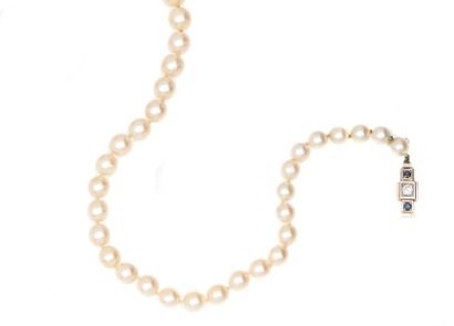 null Collier de perles en chute de 5 cm à 9 cm

Le fermoir en or gris 18 carats orné...