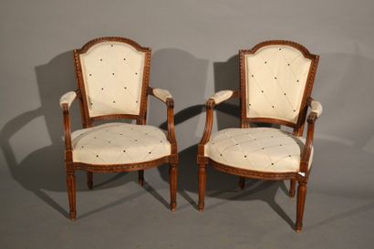 null Paire de fauteuils à dossier en chapeau de gendarme

Style Louis XVI 

XIXème...