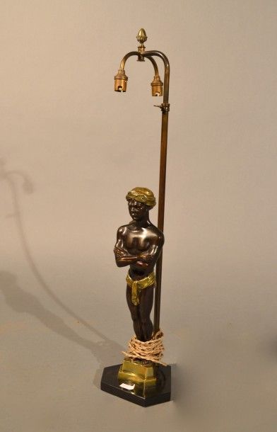null Lampe en bronze figurant un nubien, travail moderne

H 73cm