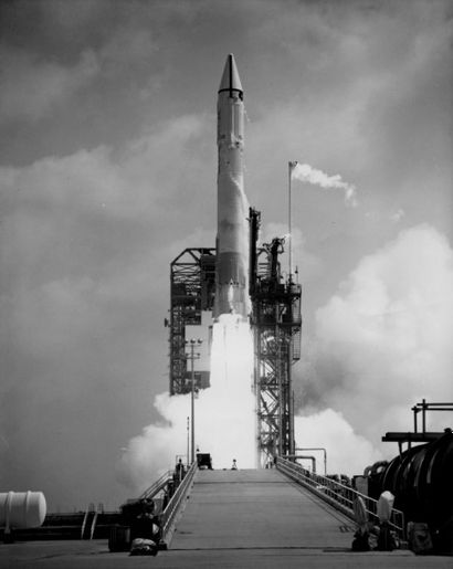 NASA Décollage de fusée Mariner 4, 1964
Tirage argentique postérieur 25,6 x 20,6...