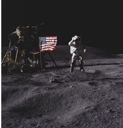 NASA James Irwinn devant le drapeau américain (Apollo 15), 1971 
Tirage chromogénique...