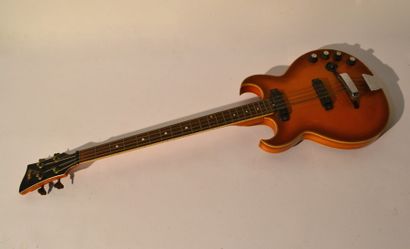 null Guitare basse de marque Eko (Italie)
Série 295274