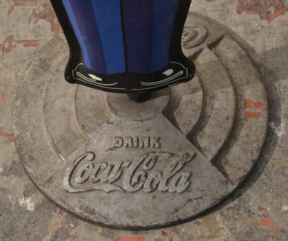 null Coca Cola ®
Policeman en tôle lithographiée double face sur socle en fonte
Oeuvre...