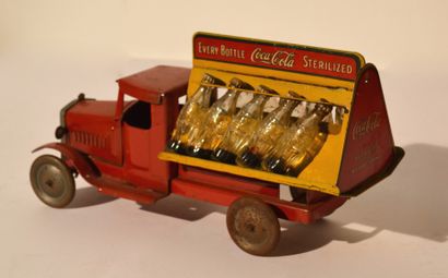 null Coca Cola ®
Camion transportant 10 bouteilles de coca, roues en métal
Années...