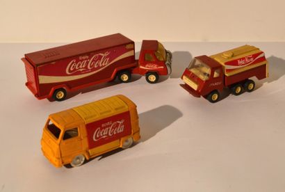 null Coca Cola ®
3 véhicules au 1/43eme dont Camion russe Mukpo, Camion avec remorque...