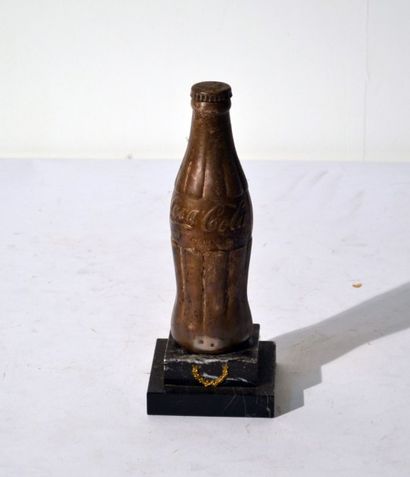 null Coca Cola ®
Trophée en forme de bouteille en métal 24 cm