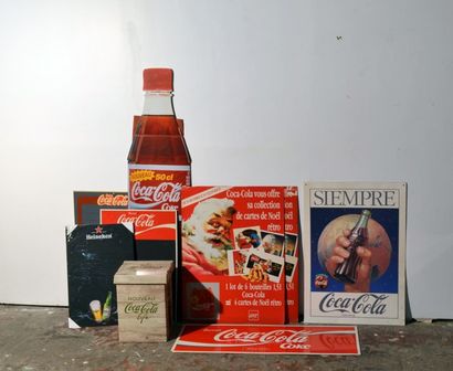 null Coca Cola ®
Lot de PLV publicitaires, années 90 principalement
On y joint une...