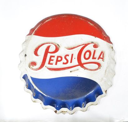 null Pepsi
Plaque émaillée en forme de capsule, marquée Pepsi Cola (attache cassée...