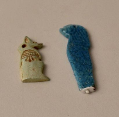 null Deux amulettes fils d'Horus.Style de la Basse Epoque.L:4 à 6 cm.