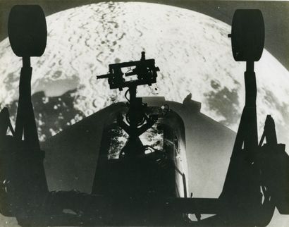 NASA - 1965 Vue de l'intérieur d'un simulateur de vol spatial, 1965.
Tirage argentique...