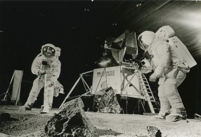 NASA - 1969 Apollo 11, 1969. Entrainement au sol des astronautes Neil Armstrong et...
