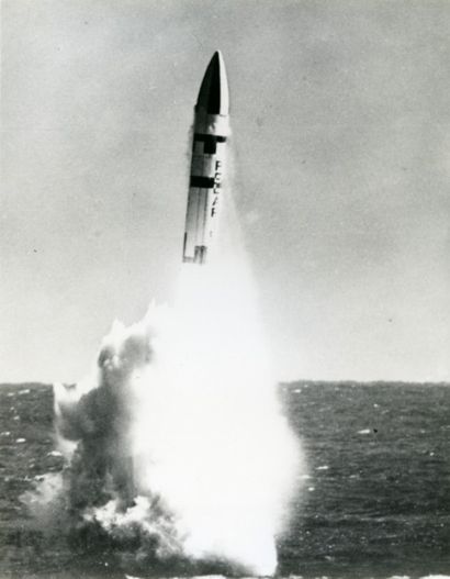 NASA - 1960 Lancement d'une fusée-missile "Polaris" depuis un sous-marin. Circa 1960.
Tirage...