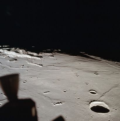 NASA - 1969 Apollo 11, juillet 1969. Vue du sol lunaire. 
Tirage chromogénique postérieur....