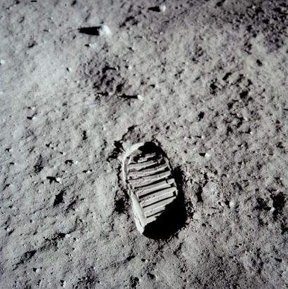 NASA - 1969 Apollo 11, 21 juillet 1969. Empreinte de pas de Buzz Aldrin sur le sol...