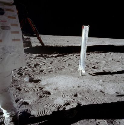 NASA - 1969 Apollo 11, 21 juillet 1969. Instrument scientifique d'analyse des vents...