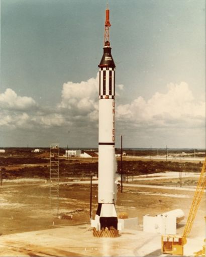 NASA - 1961 Décollage de la fusée Mercury-Redstone 3 emportant le 1er américain de...