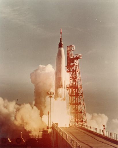 NASA - 1961 Décollage d'une des premières fusées américaine depuis Cap Canaveral,...